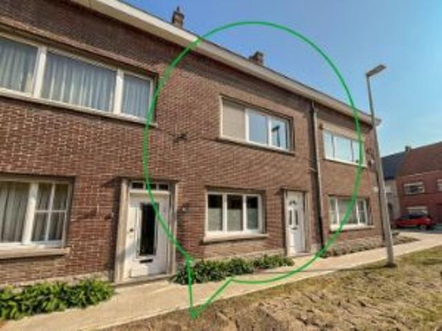 INSTAPKLARE EN FRAAIE RIJWONING MET GARAGE TE EEKLO