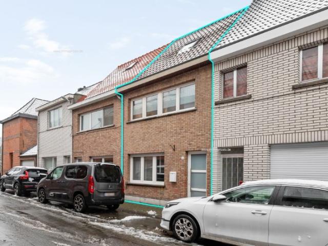 Instapklare en rustig gelegen rijwoning met 3 SLK en tuintje
