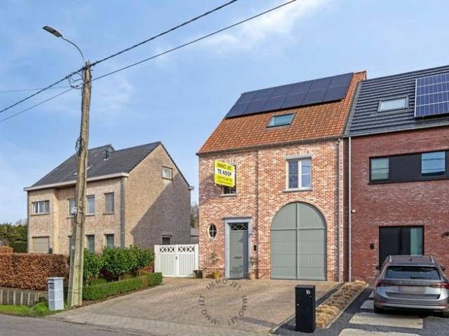 Instapklare, energiezuinige woning met vier slaapkamers.