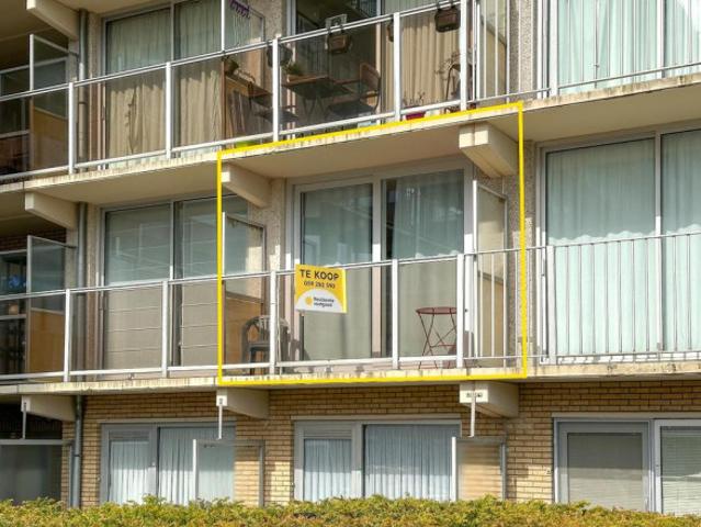 Instapklare gemeubelde studio 30 m² met terras te Nieuwpoort Bad
