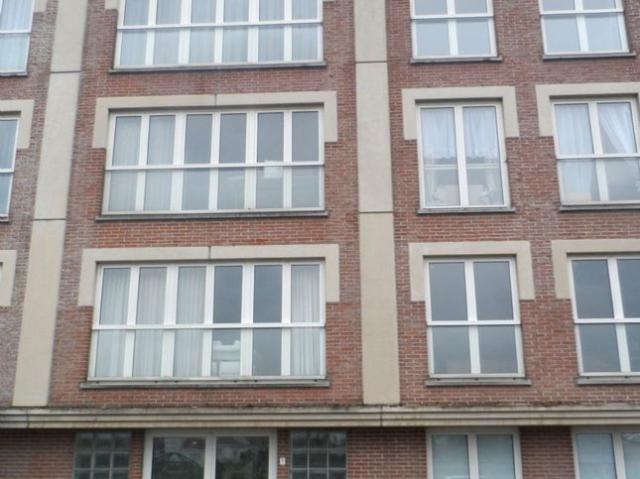 Instapklare gelijkvloerse studio met garage gelegen langs de