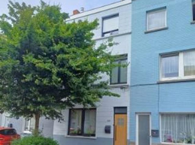 Instapklare gerenoveerde rijwoning nabij het strand en centr