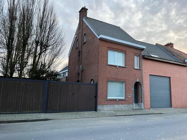 Uniek: instapklare gerenoveerde woning met ruim atelier