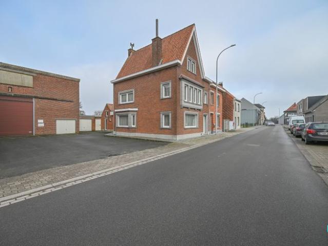Instapklare gezinswoning met optionele opslagplaats te Iz.