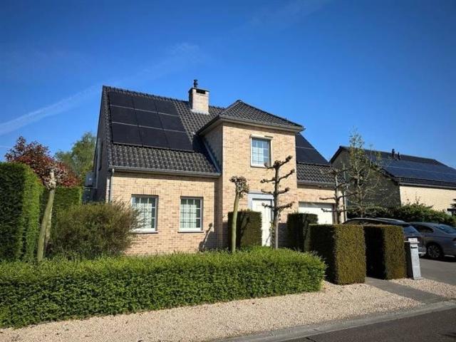 Instapklare gezinswoning met 3 slpks, dressing, zonnepanelen