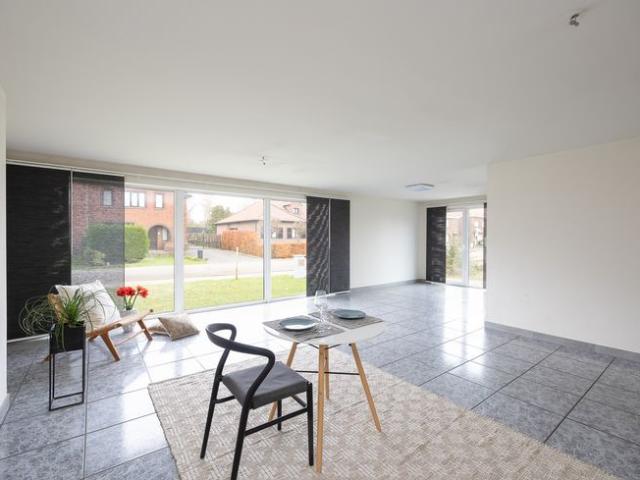 Instapklare halfopen bebouwing met 3 slaapkamers en garage