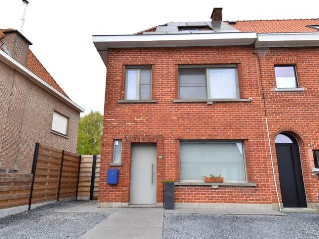 Instapklare HOB met 3 slaapkamers en prachtig vergezicht te