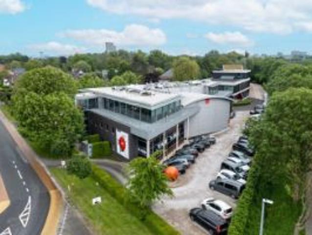 Instapklare kantoorruimte van 500m² langsheen de R4 nabij.