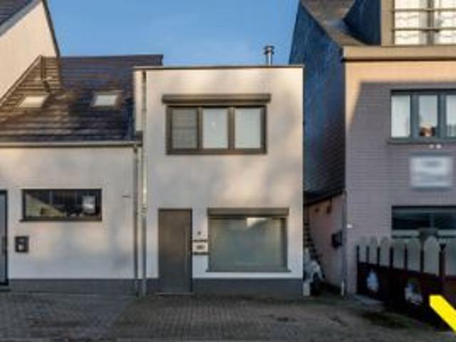 Instapklare lichtrijke starterswoning met gezellige tuin