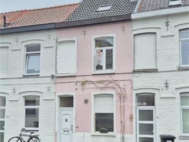 Instapklare lichtrijke woning met 3 slpks, CV aardgas. Ideale starterswoning. EPC 280 kWh/m². Ref. 16488 Gentbrugge