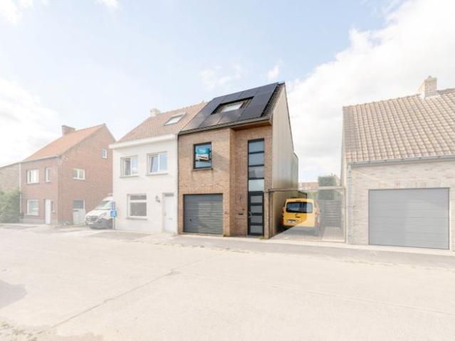 Instapklare rijwoning met inpandige garagebox en gunstig EP