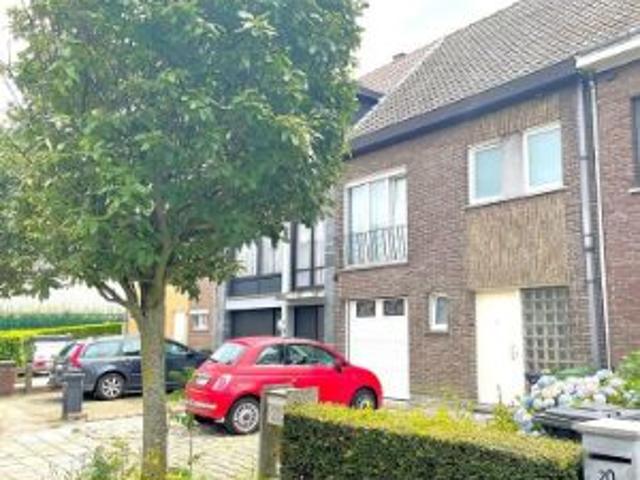 Instapklare ruime woning met 3 slpks, garage, gezellige tuin