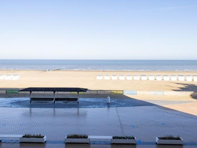 Instapklare studio te koop op de zeedijk van Nieuwpoort!