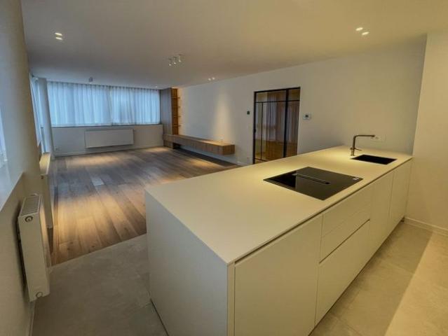 Inspaklaar en vernieuwd 3 slaapkamer appartement