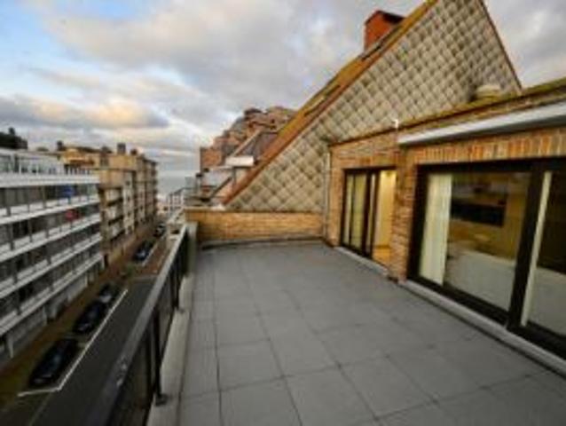 Integraal gerenoveerd dak appartement met zonne terrassen o