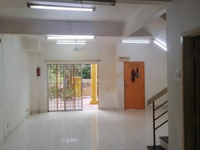 Intermediate 2 story house in tmn bukit emas balakong for sale