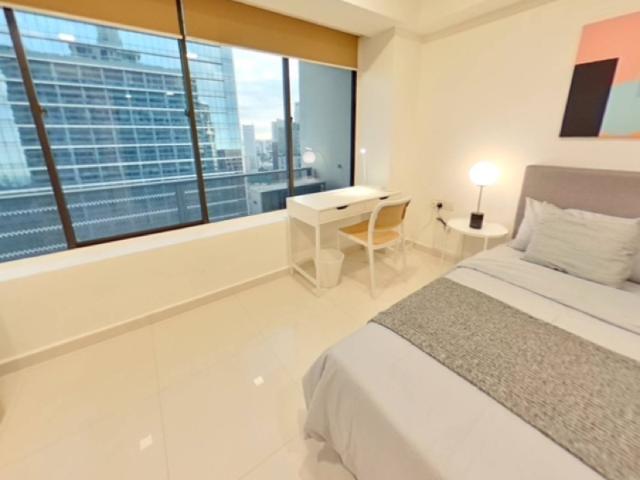 International Plaza Apartment Room Rental, $2,749, 1 Bed 1 Bath 300 sqft $9.16 psf