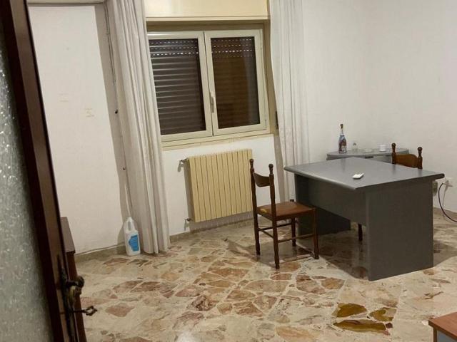 INTERO APPARTAMENTO O CAMERE PER STUDENTESSE