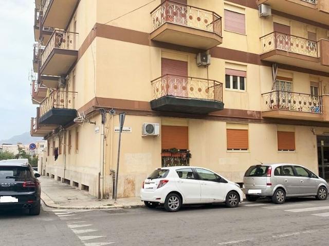 INTERO APPARTAMENTO O CAMERE PER STUDENTESSE