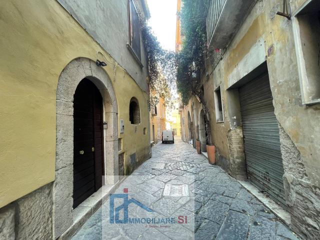 Intero Fabbricato in vendita a Benevento, Centro Storico