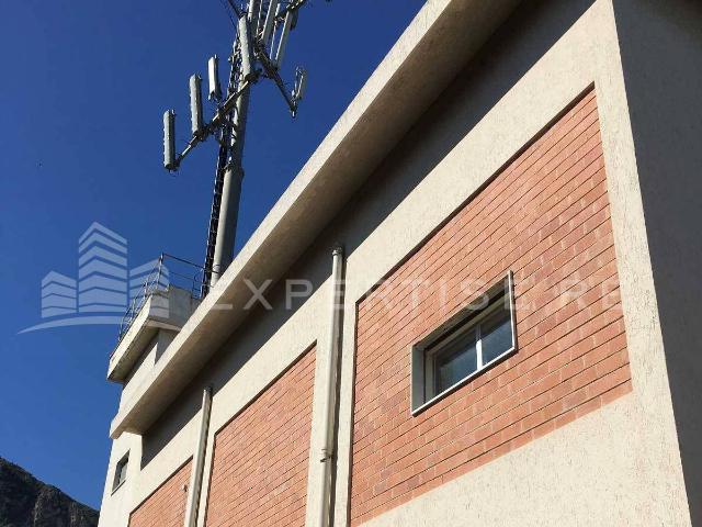 Intero stabile commerciale in vendita a Palermo, Montegrappa