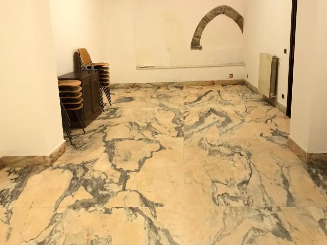 INTERO STABILE in affitto a Benevento, CENTRO STORICO