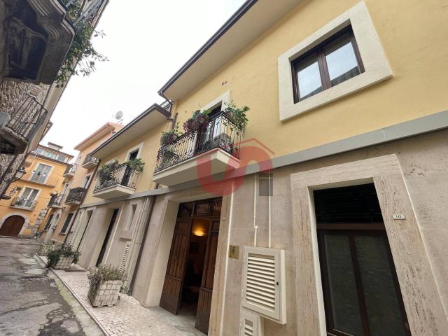 INTERO STABILE in affitto a Benevento, CENTRO STORICO
