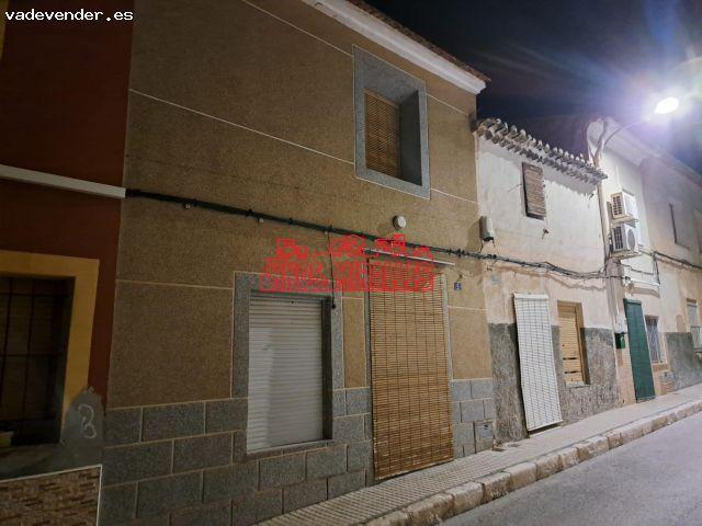 ¡INTERESANTE CASA DUPLEX EN ZONA CÉNTRICA DE ASPE!