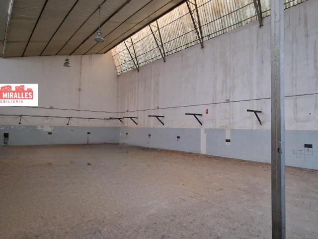 ¡ INTERESANTE SOLAR ACTUALMENTE COMO NAVE INDUSTRIAL PERO ES IDEAL PARA EDIFICAR. !