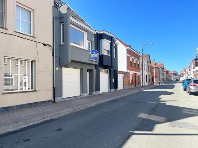 Interessant woonhuis met 4/5 kamers en een garage te Heist