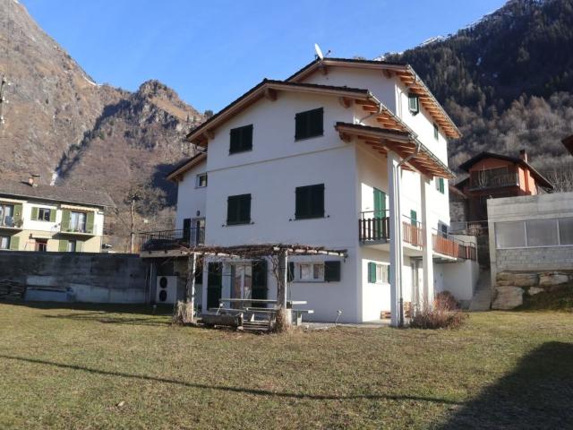 Interessante e nuova palazzina a reddito immersa nel verde, Olivone