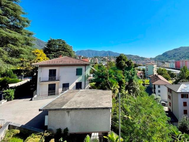 Interesting and sunny single family home in practical location | dreamo. Ch