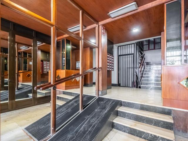 Interesting double bedroom in the Centre district