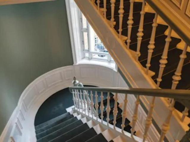 Interesting double bedroom in central Indre By