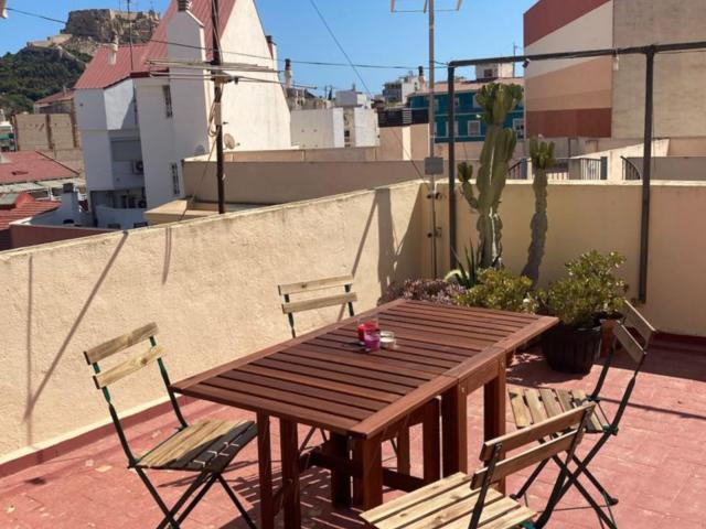 Interesting single bedroom in the Mercado neighbourhood