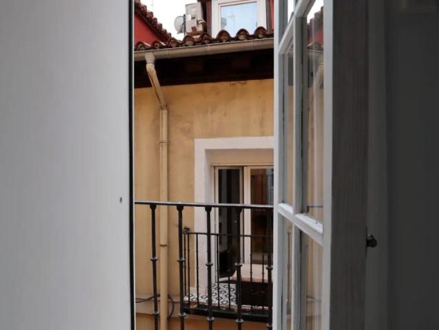 Interior Facing 135m2 Roomshared in the Sol area SNJ122