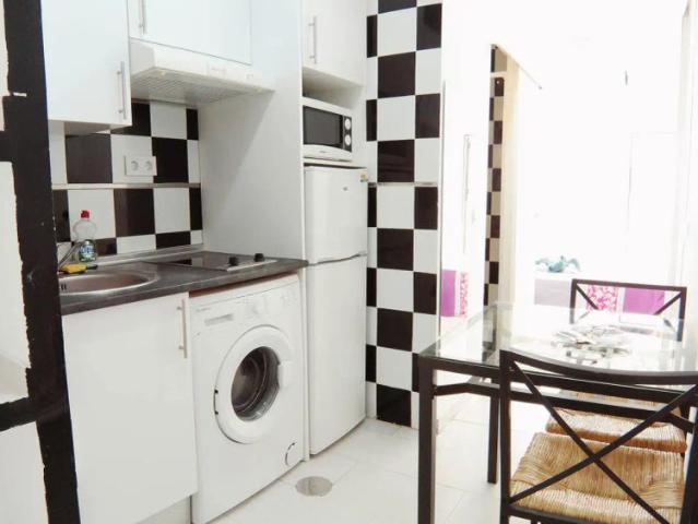 Interior Facing 25m2 Studio in the Puerta del Angel area AZBB2