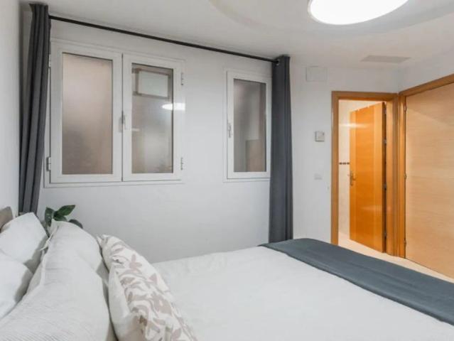 Interior room with ample storage in 11 bedroom apartment, Sol