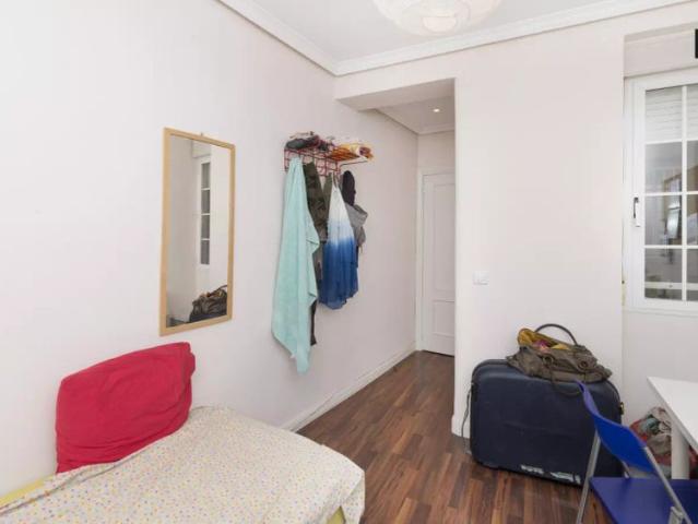 Interior room with independent key in shared apartment, Delicias