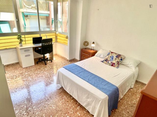 Intertesting double bedroom near Parc Lo Torrent