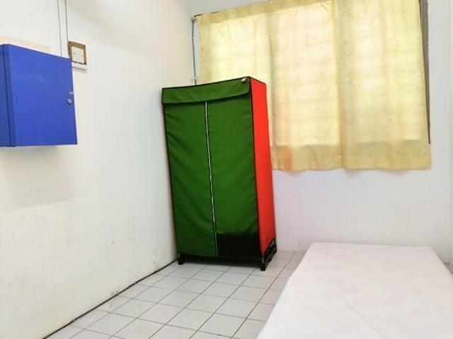 Intimate Middle Room Zero Deposit Weekly Cleaning @ SS20