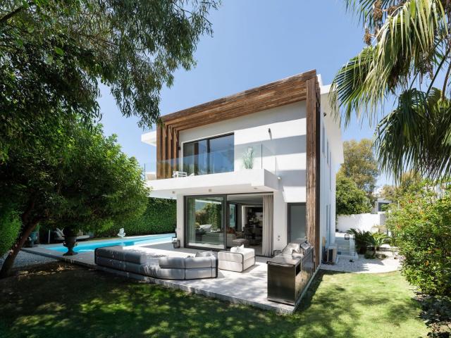 Introduciendo una villa de lujo notable, meticulosamente dis. 249m² Estepona