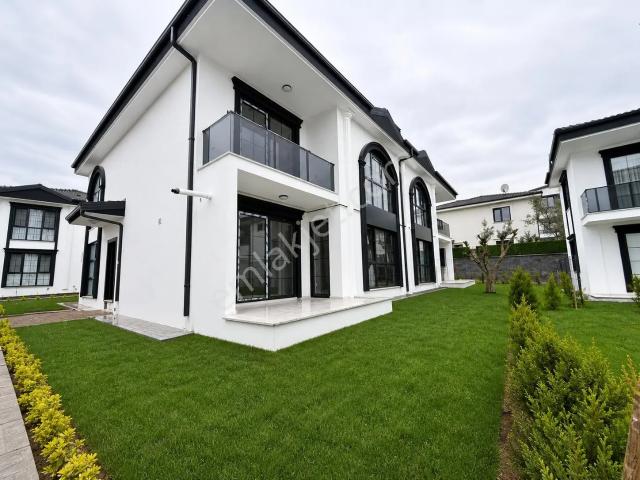 Invest Global'den Başişkele Yeniköy'de Satılık 4+1 Villa