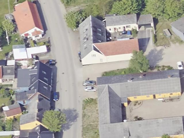 Investeringsejendom med 2 udlejede boliglejemål og garage/udhus på ca. 100 m² til købers rådighed