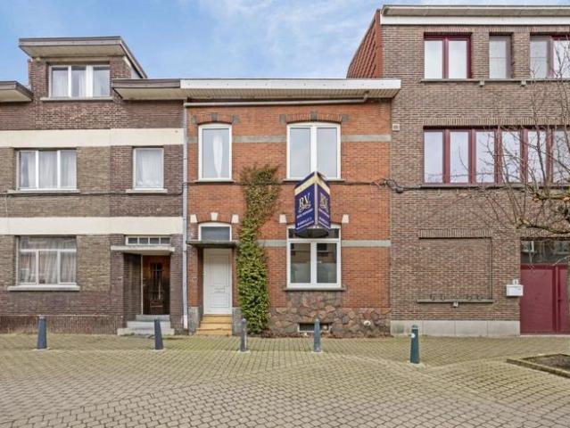 INVESTERINGSGEBOUW MET TWEE POTENTIËLE APPARTEMENTEN MET 1 S