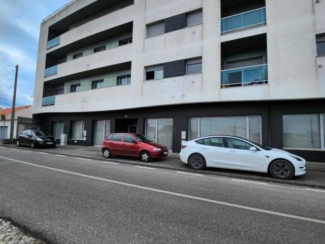 Investidor Instalações comerciais que podem ser transforma. 137m² Pataias