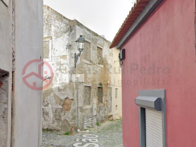 INVESTIDORES Prédio de dois pisos para Remodelação Total, Barreiro