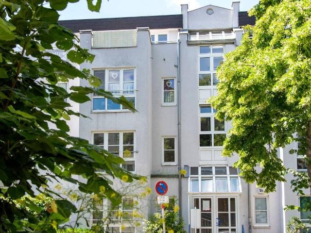 Investieren im Süden Berlins: Vermietete 2 Zimmer Wohnung mit Balkon nahe S Bahn provisionsfrei