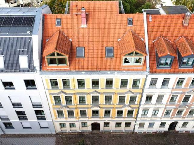 INVESTIEREN IN GEFRAGTER LAGE | Solide vermietete 2 Raum Wohnung mit Balkon