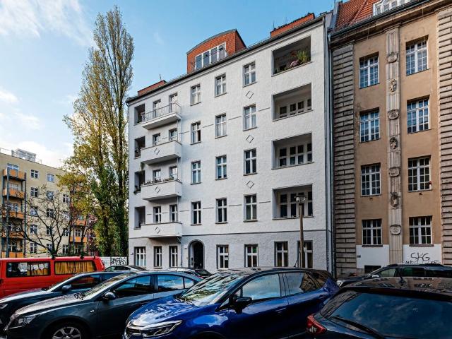 Investieren in Gründerzeit: 1 Zimmer Apartment in Friedrichshain + solide vermietet + PROVISIONSFREI